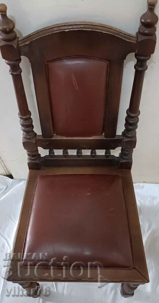 Licitație Un scaun vechi