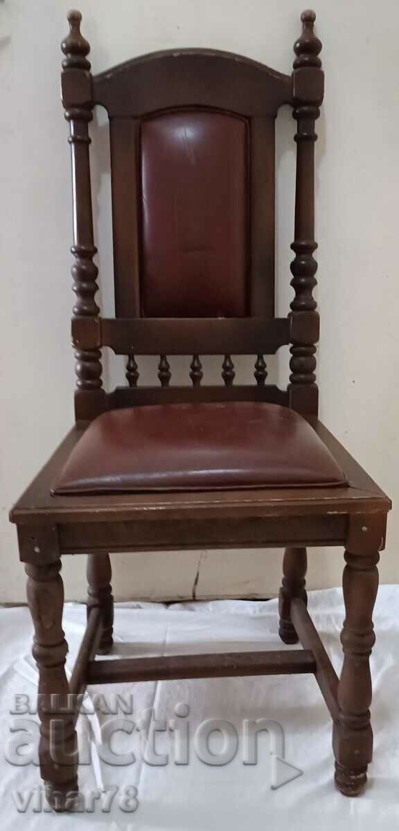 Livrarea Un scaun vechi