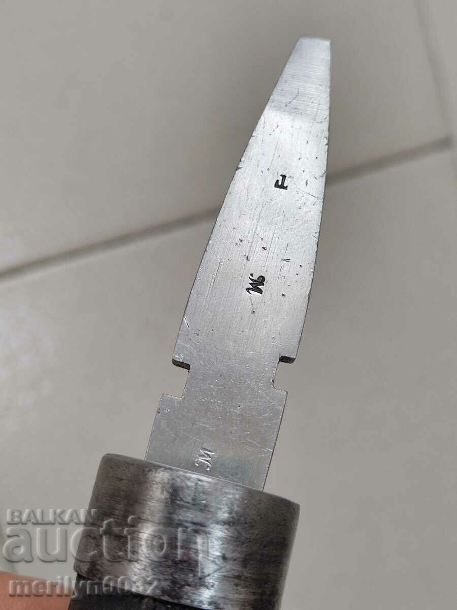 Old screwdriver from ZIP of Kranka Berdana with price 67.00 BGN | € 34.26 Old screwdriver from ZIP of Kranka Berdana with price 67.00 BGN | € 34.26