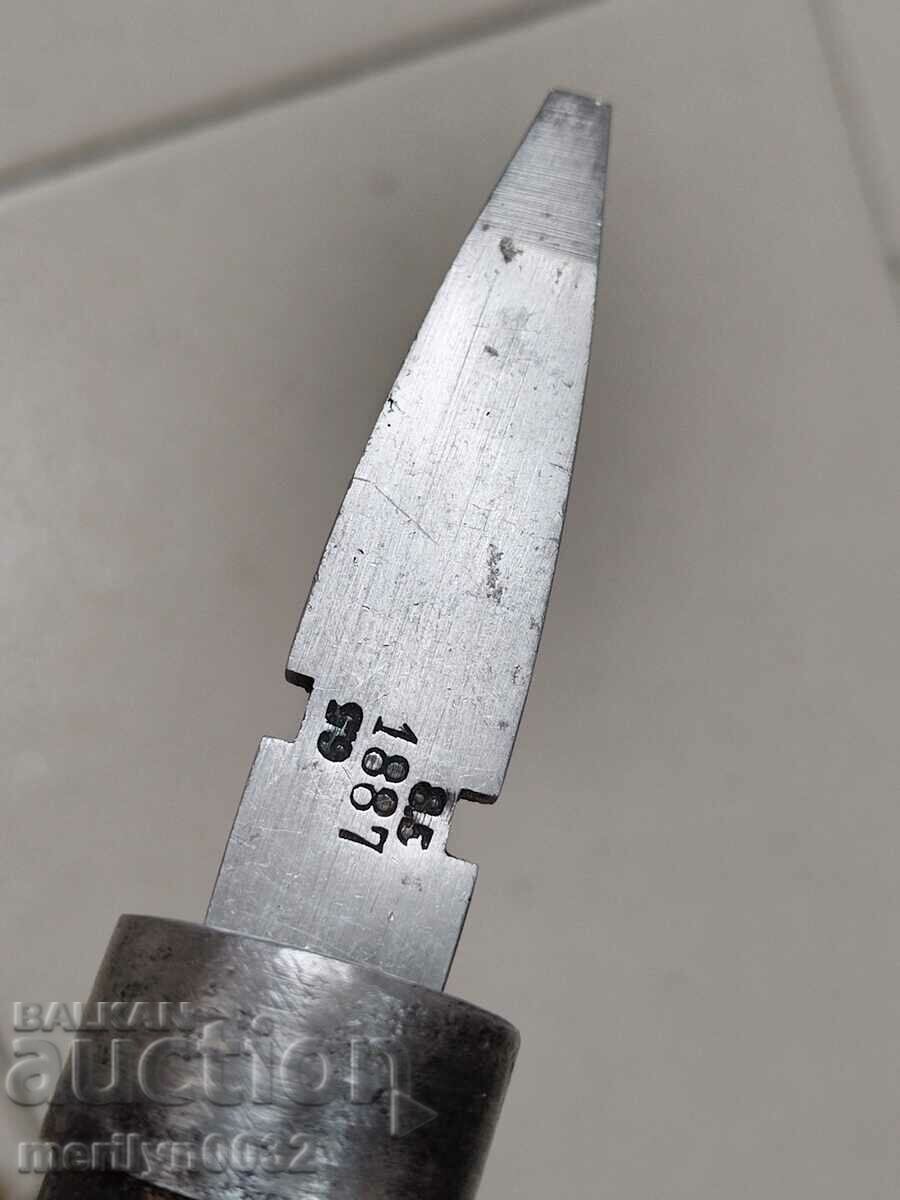 Auction Old screwdriver from ZIP of Kranka Berdana Auction Old screwdriver from ZIP of Kranka Berdana