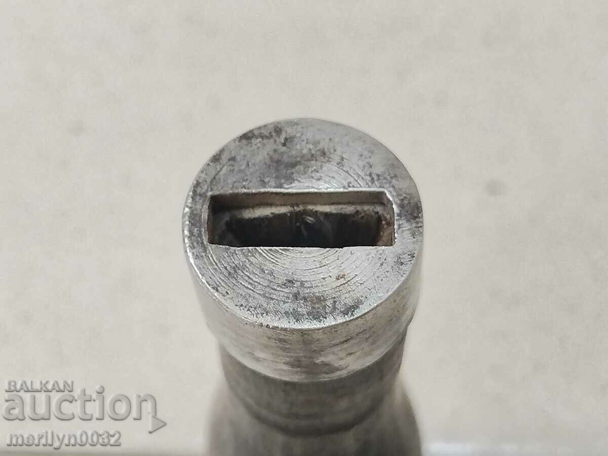 Livrarea Șurubelniță veche de la ZIP de Kranka Berdana