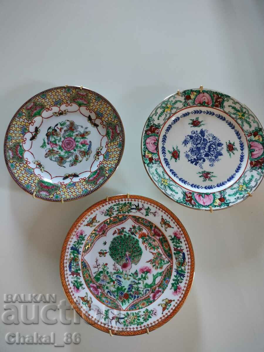 A lot of Chinese porcelain for the wall! / II