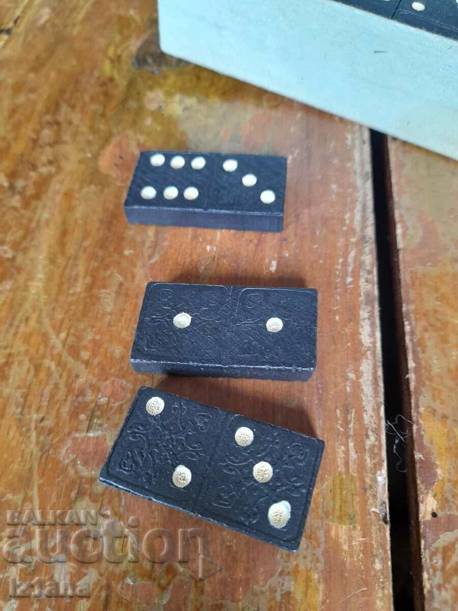 Delivery of An old domino Delivery of An old domino