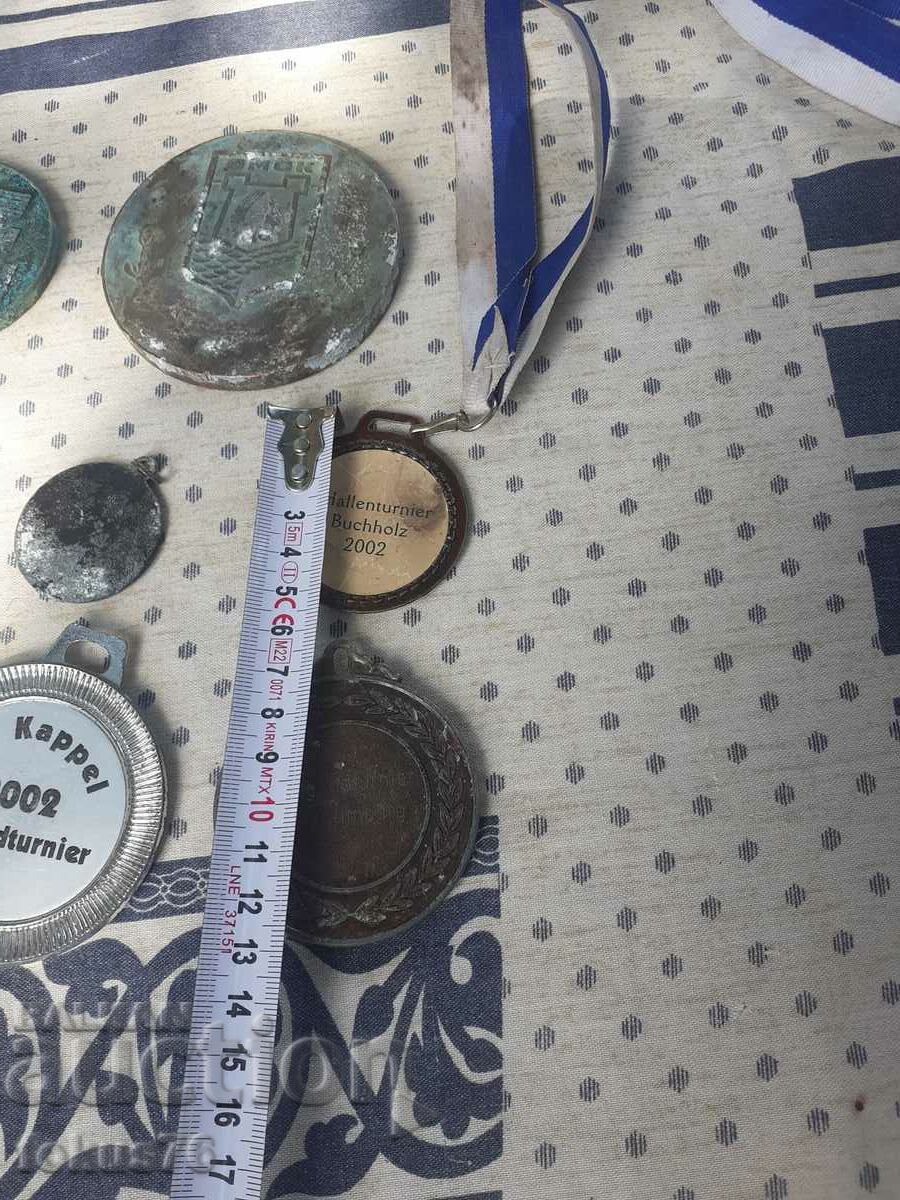 Lot of medals and plaques - 6 Lot of medals and plaques - 6