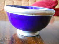 Porcelain bowl with bronze fittings - Morocco