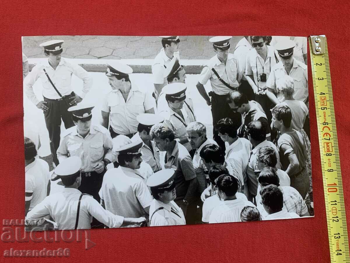 The Party House hours before the fire in 1990. - 6