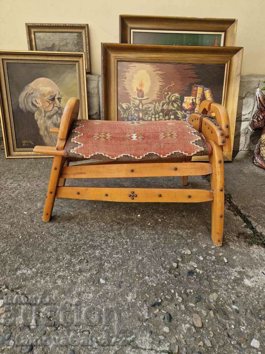 Livrarea Un minunat scaun antic de cămilă