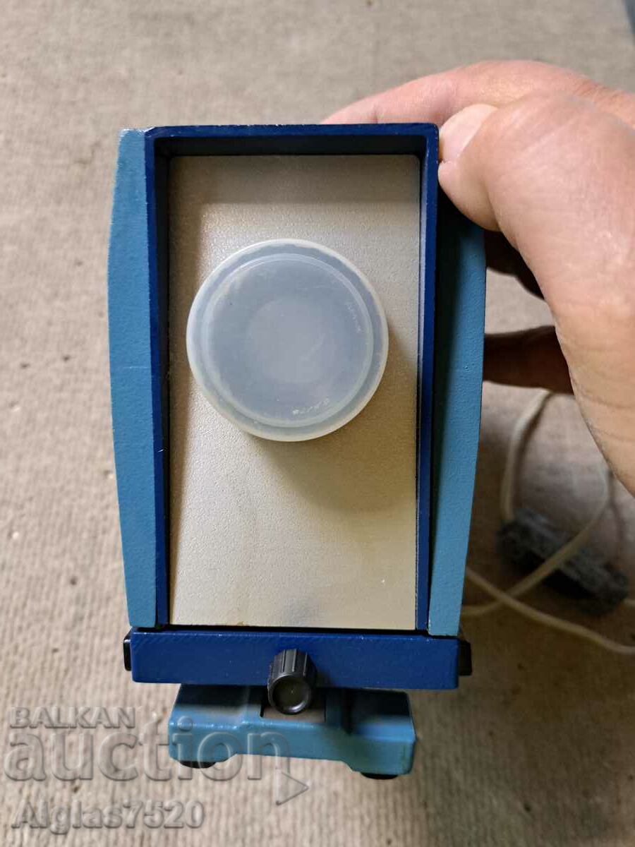 Russian slide projector "Sputnik" - works with price 30.00 BGN | € 15.34 Russian slide projector "Sputnik" - works with price 30.00 BGN | € 15.34