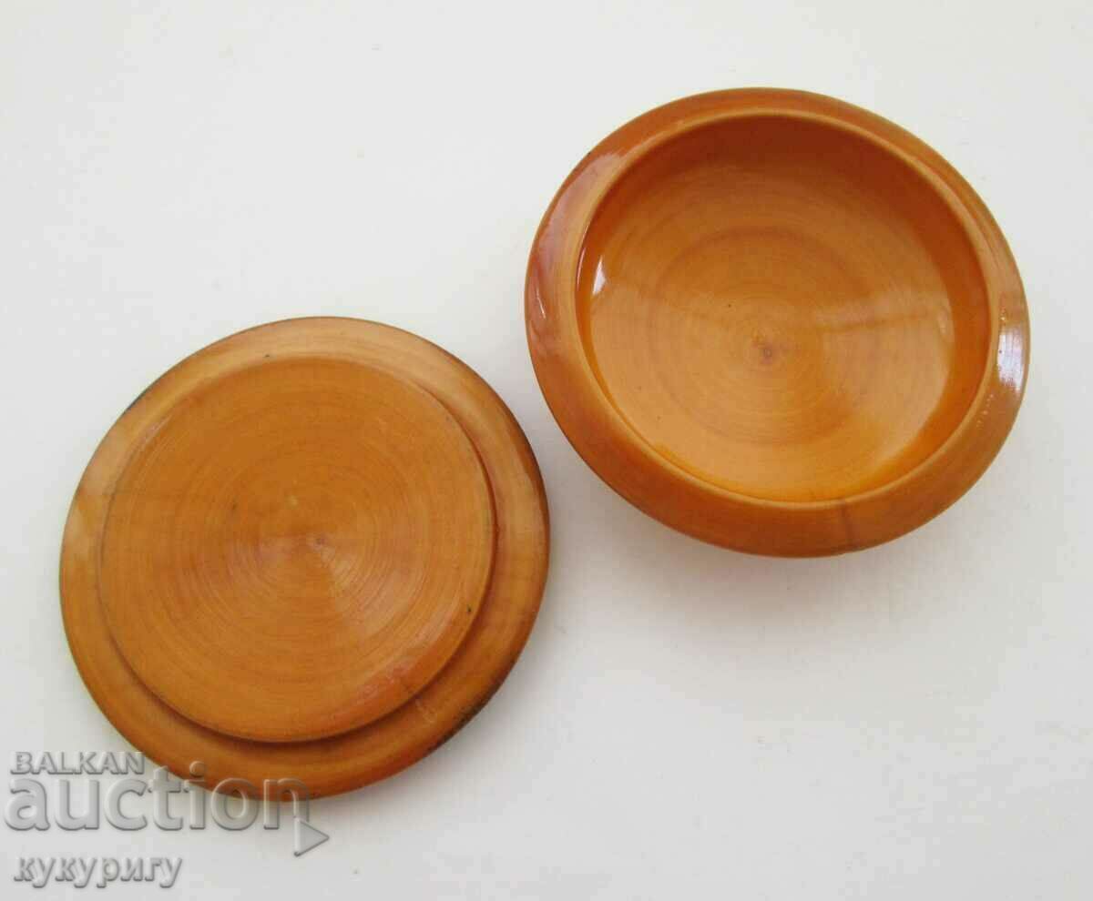 Auction Old hand painted wooden box for jewelry or trinkets Auction Old hand painted wooden box for jewelry or trinkets