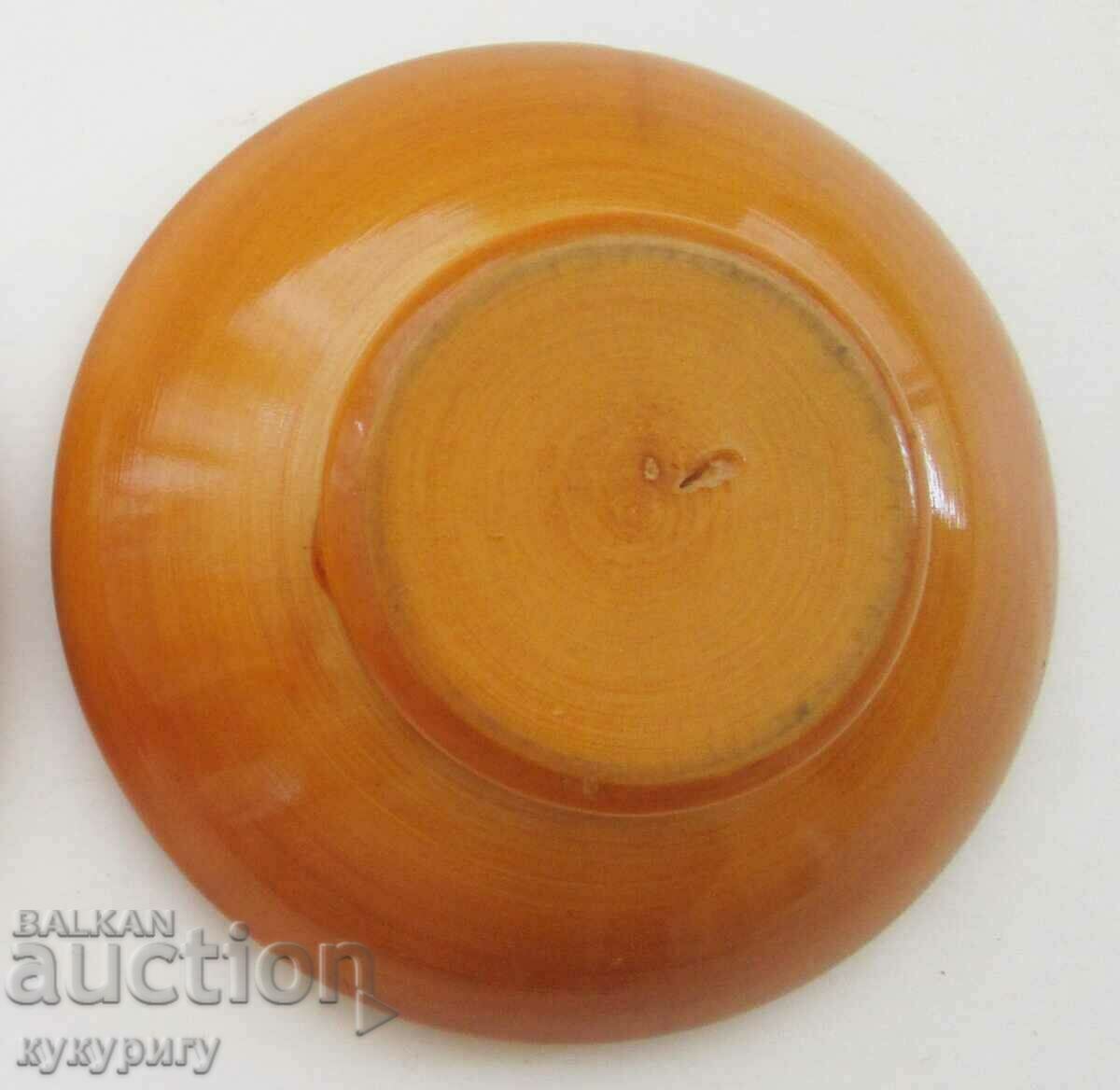 Delivery of Old hand painted wooden box for jewelry or trinkets Delivery of Old hand painted wooden box for jewelry or trinkets