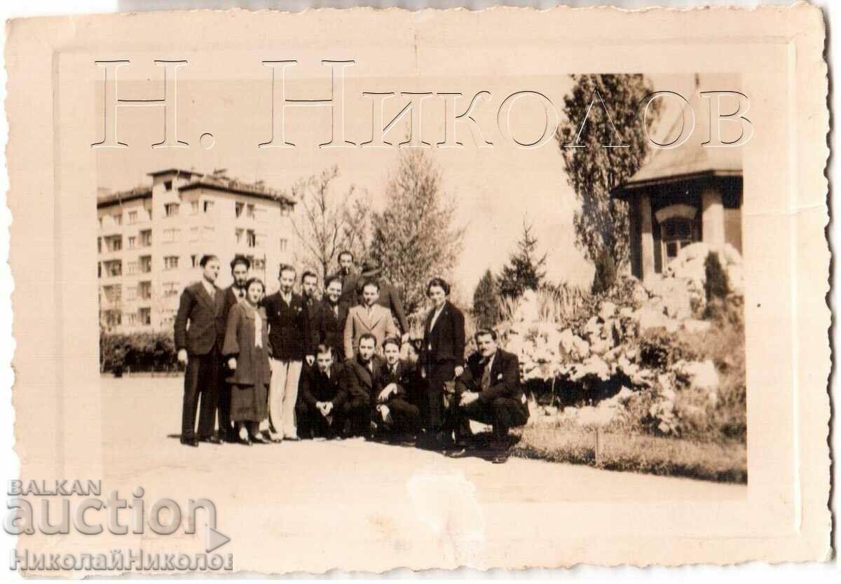 1936 FOTO MICĂ VECHE CASA MAMEI SOFIA 10,2 x 7 cm G907