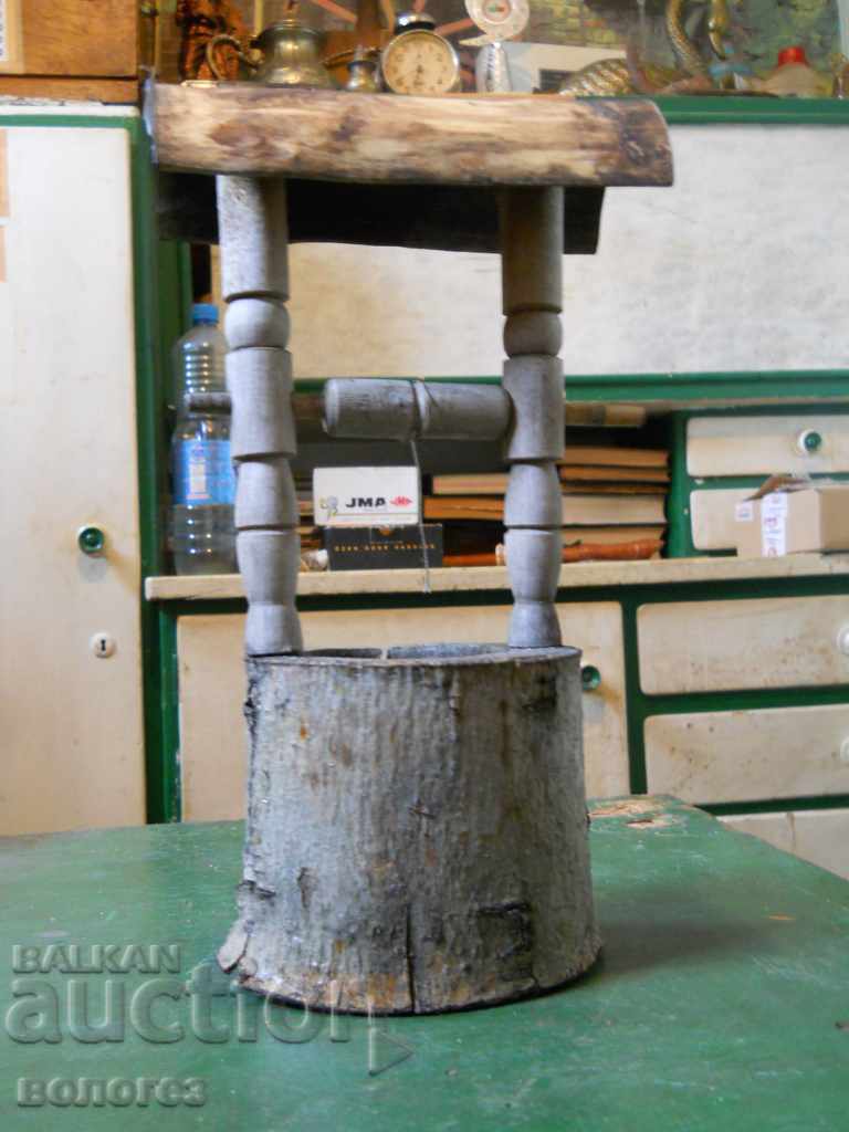 Mockup of a wooden geranium