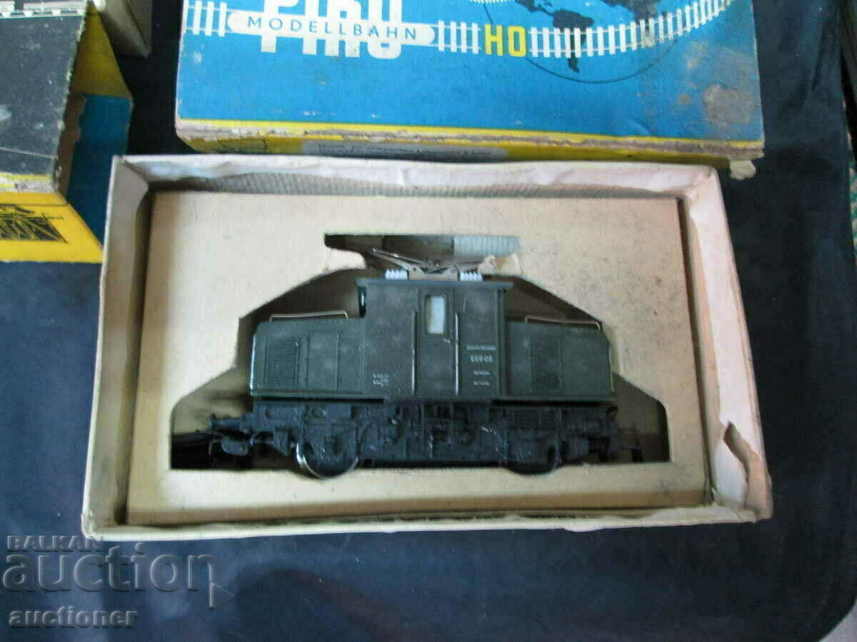 Auction  RARE OLD PIKO LOCOMOTIVE MODELS, WAGONS, TOY MODEL