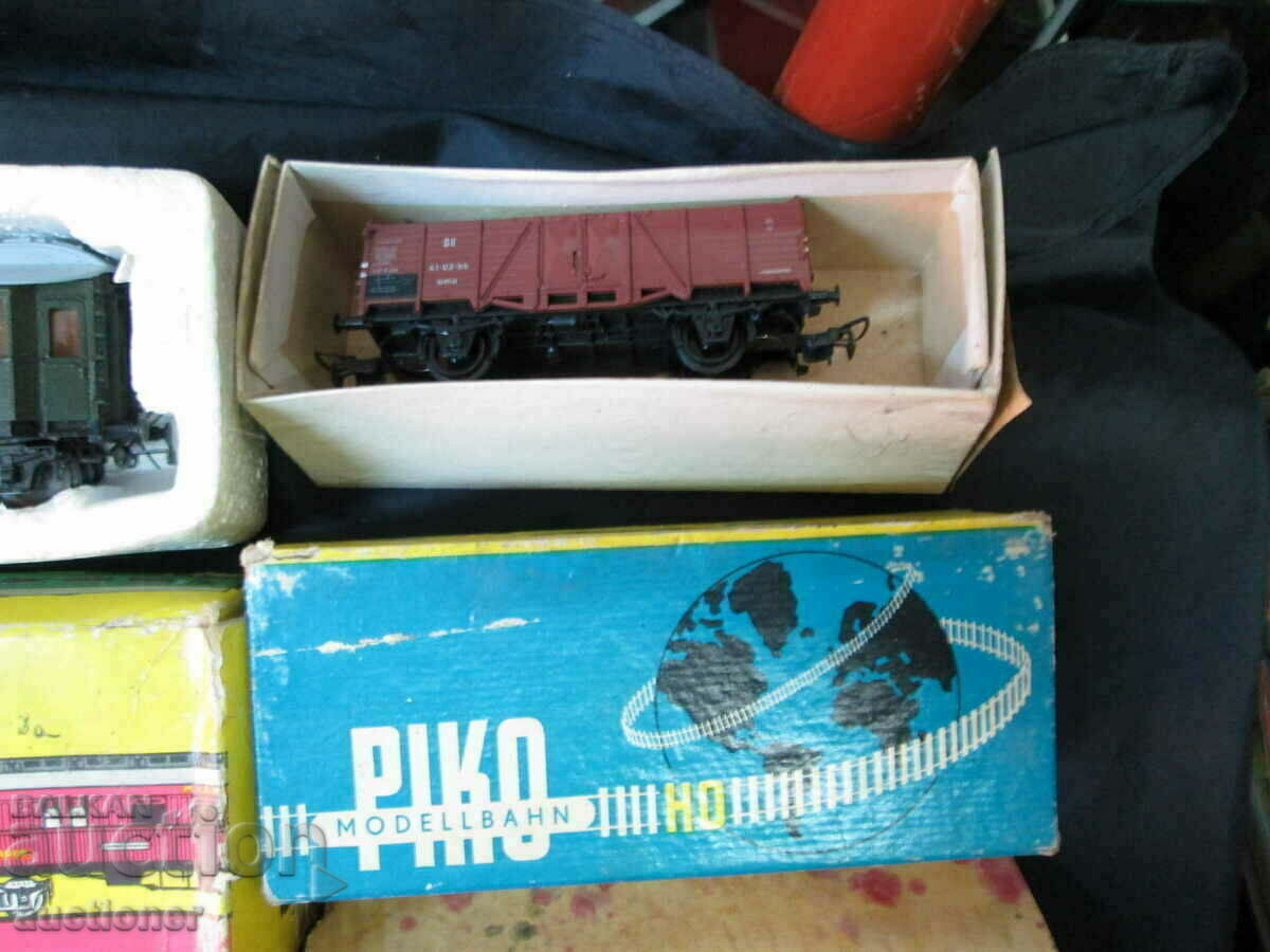 Delivery of RARE OLD PIKO LOCOMOTIVE MODELS, WAGONS, TOY MODEL