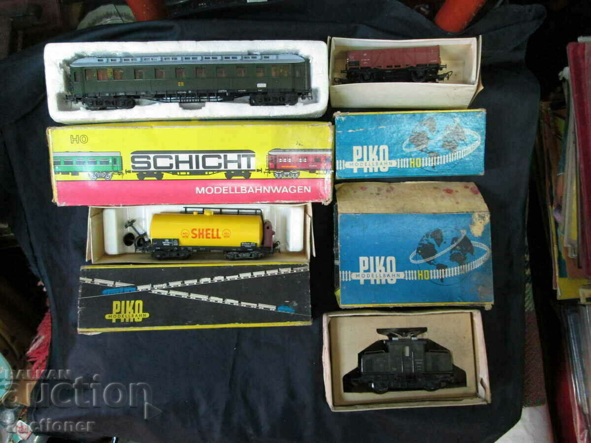 RARE OLD PIKO LOCOMOTIVE MODELS, WAGONS, TOY MODEL - 7