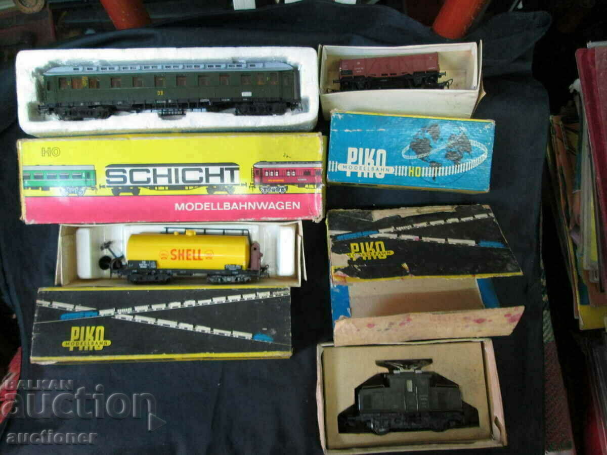 RARE OLD PIKO LOCOMOTIVE MODELS, WAGONS, TOY MODEL
