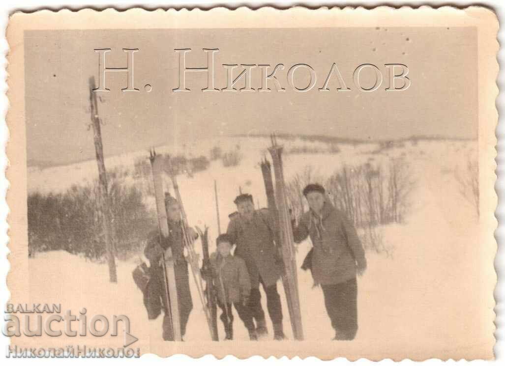 1953 MICĂ FOTO VECHE A SOFIEI SKIORI PE VITOSH G950