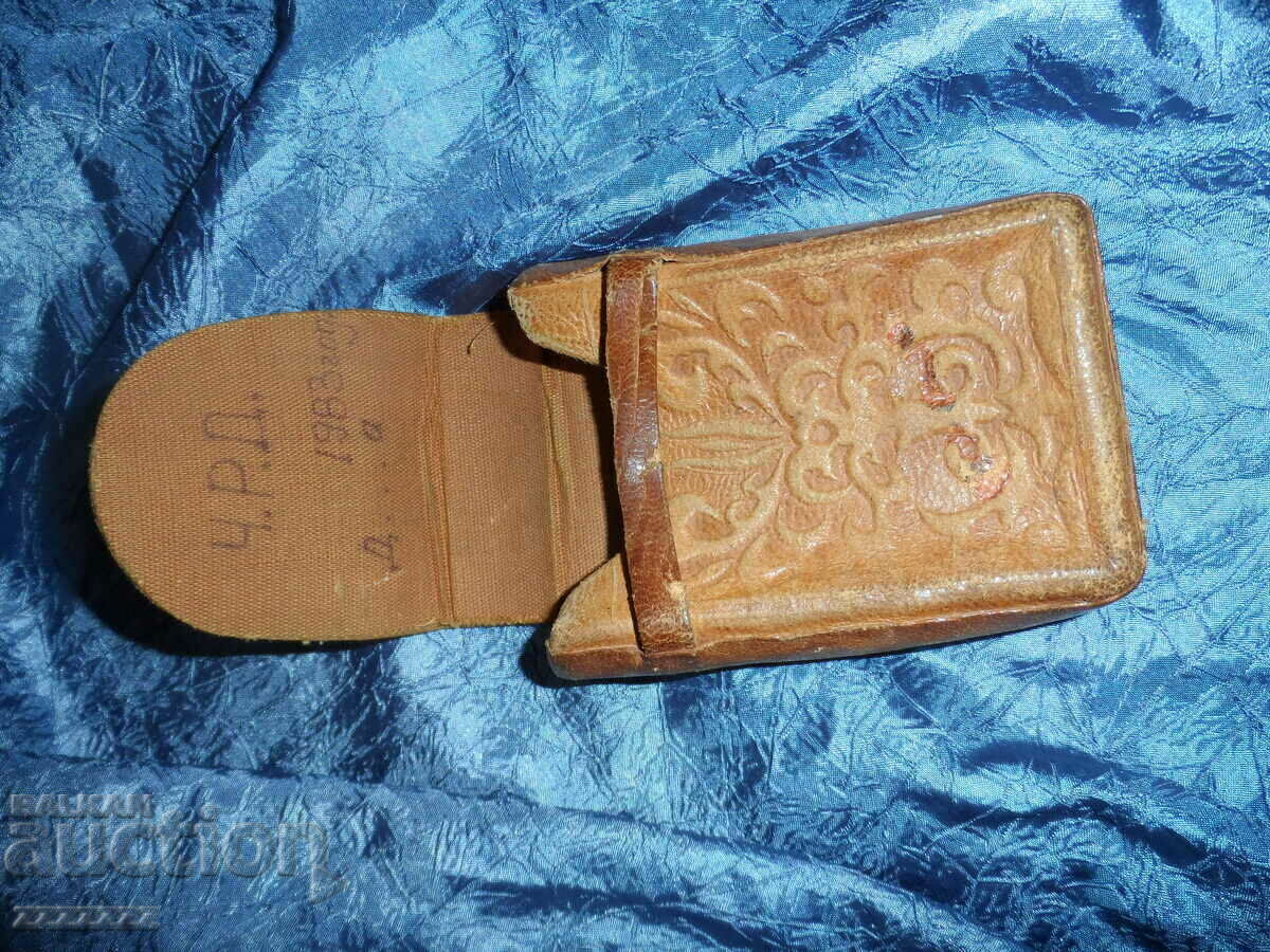 Auction  Old leather snuff box