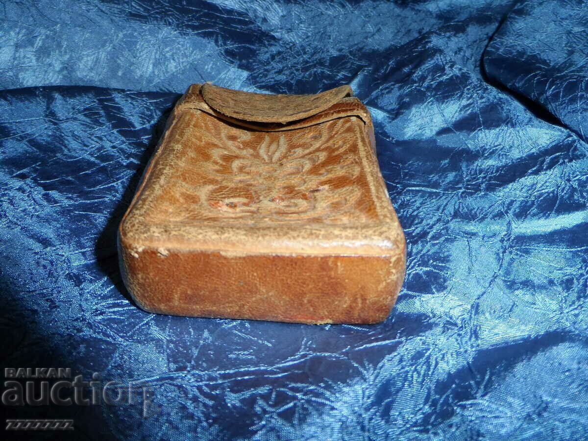 Old leather snuff box - 5