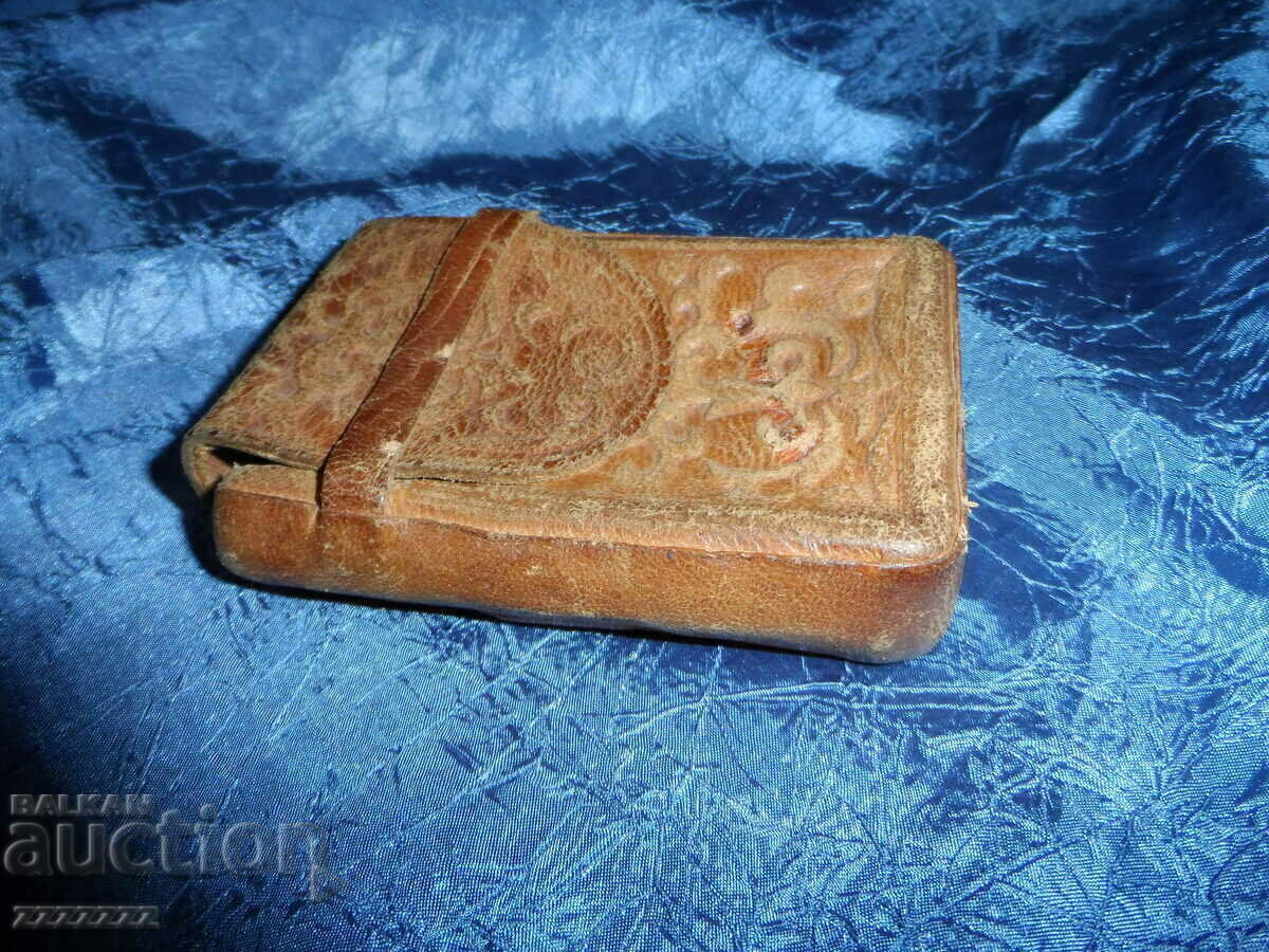 Old leather snuff box - 6