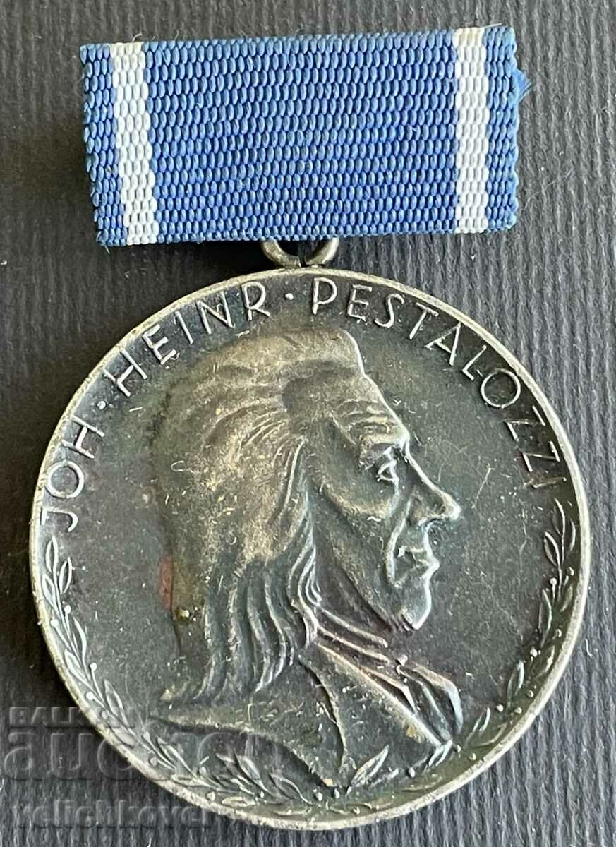 38277 GDR East Germany medal Johann Pestalozzi 2nd class