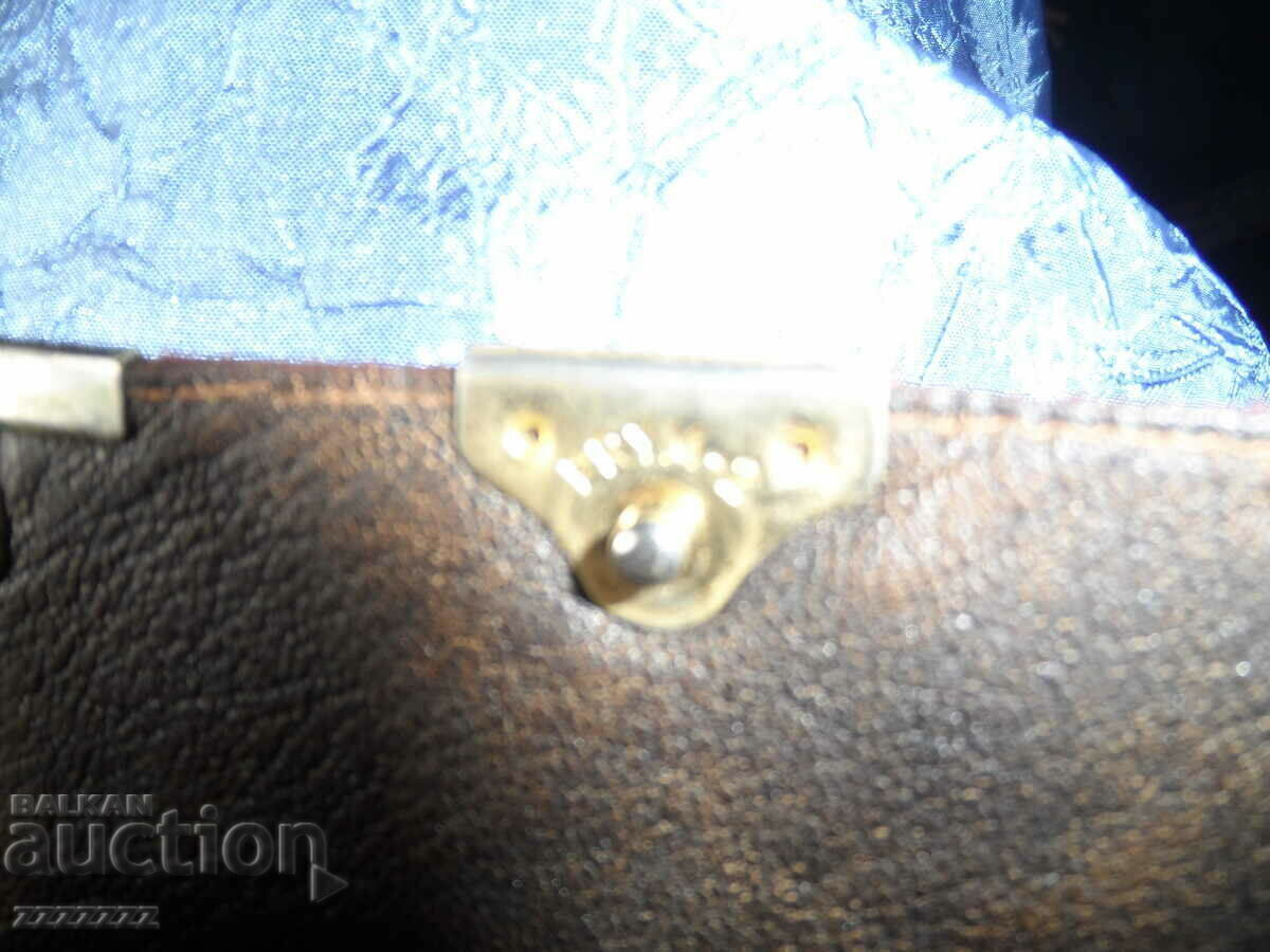 Delivery of Old leather key ring