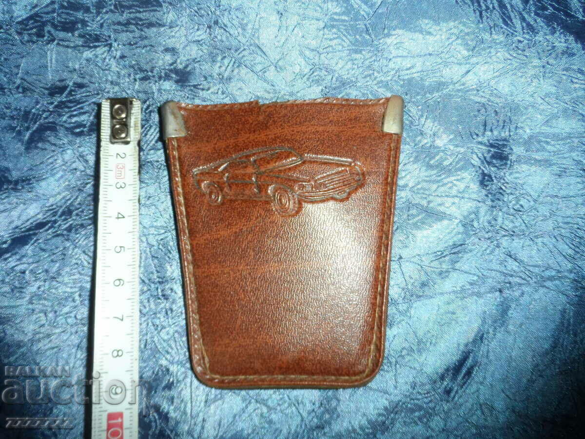 Delivery of old key chain