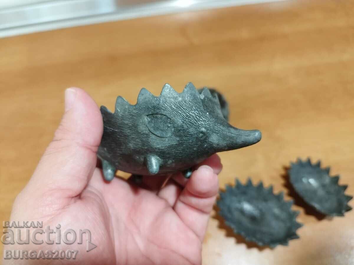 Δημοπρασία Παλιοί μεταλλικοί αχινοί, τασάκια, ΕΣΣΔ - 4 τεμ Δημοπρασία Παλιοί μεταλλικοί αχινοί, τασάκια, ΕΣΣΔ - 4 τεμ