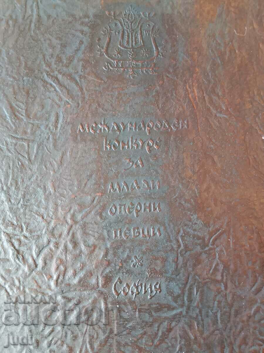 Κοινωνικός φάκελος τραγουδιστές όπερας από γνήσιο δέρμα με τιμή 30.00 BGN | € 15.34 Κοινωνικός φάκελος τραγουδιστές όπερας από γνήσιο δέρμα με τιμή 30.00 BGN | € 15.34