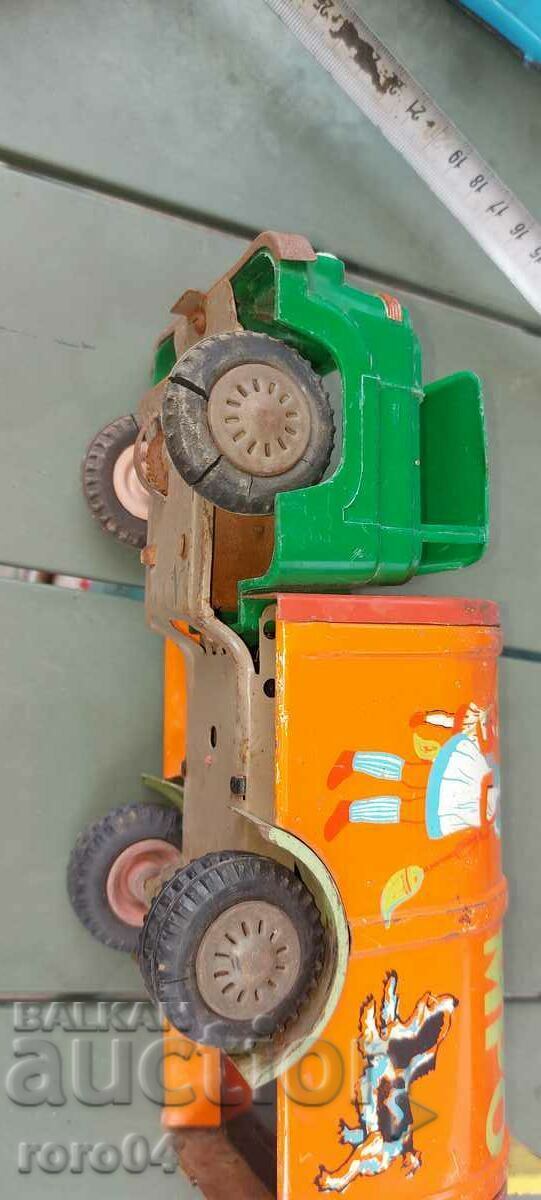 TIN TOY - GARBAGE TRUCK - 6 TIN TOY - GARBAGE TRUCK - 6