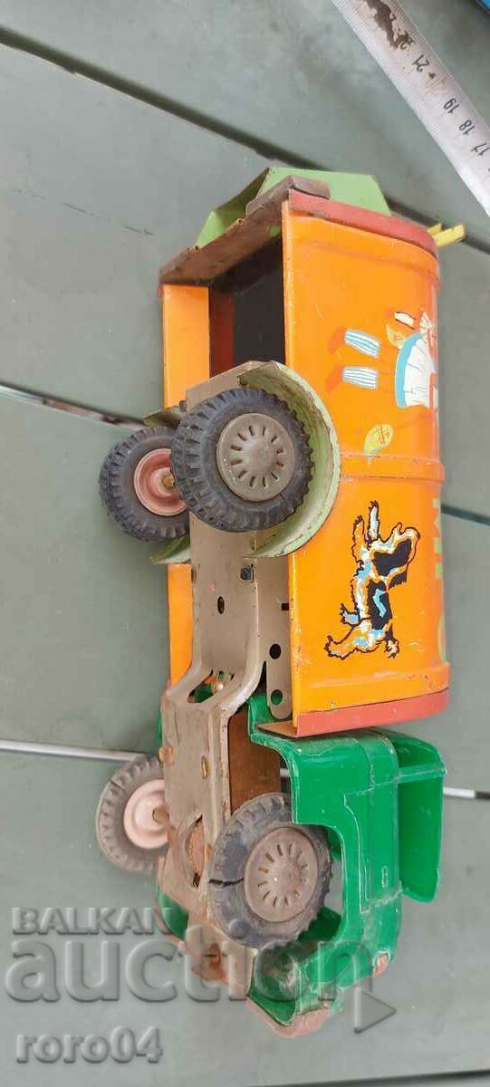 TIN TOY - GARBAGE TRUCK - 7 TIN TOY - GARBAGE TRUCK - 7