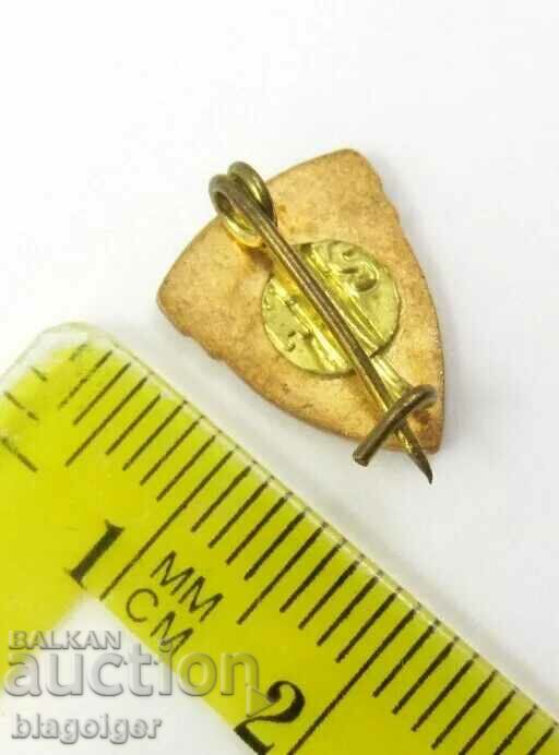 OLD ENAMEL BADGE - PROGRESSUL BUCHAREST FOOTBALL CLUB with price 9.99 BGN | € 5.11 OLD ENAMEL BADGE - PROGRESSUL BUCHAREST FOOTBALL CLUB with price 9.99 BGN | € 5.11