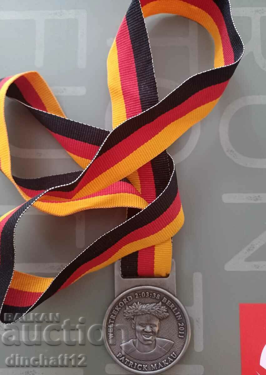 Berlin Marathon BMW Berlin Marathon Medal 2012 - 6 Berlin Marathon BMW Berlin Marathon Medal 2012 - 6