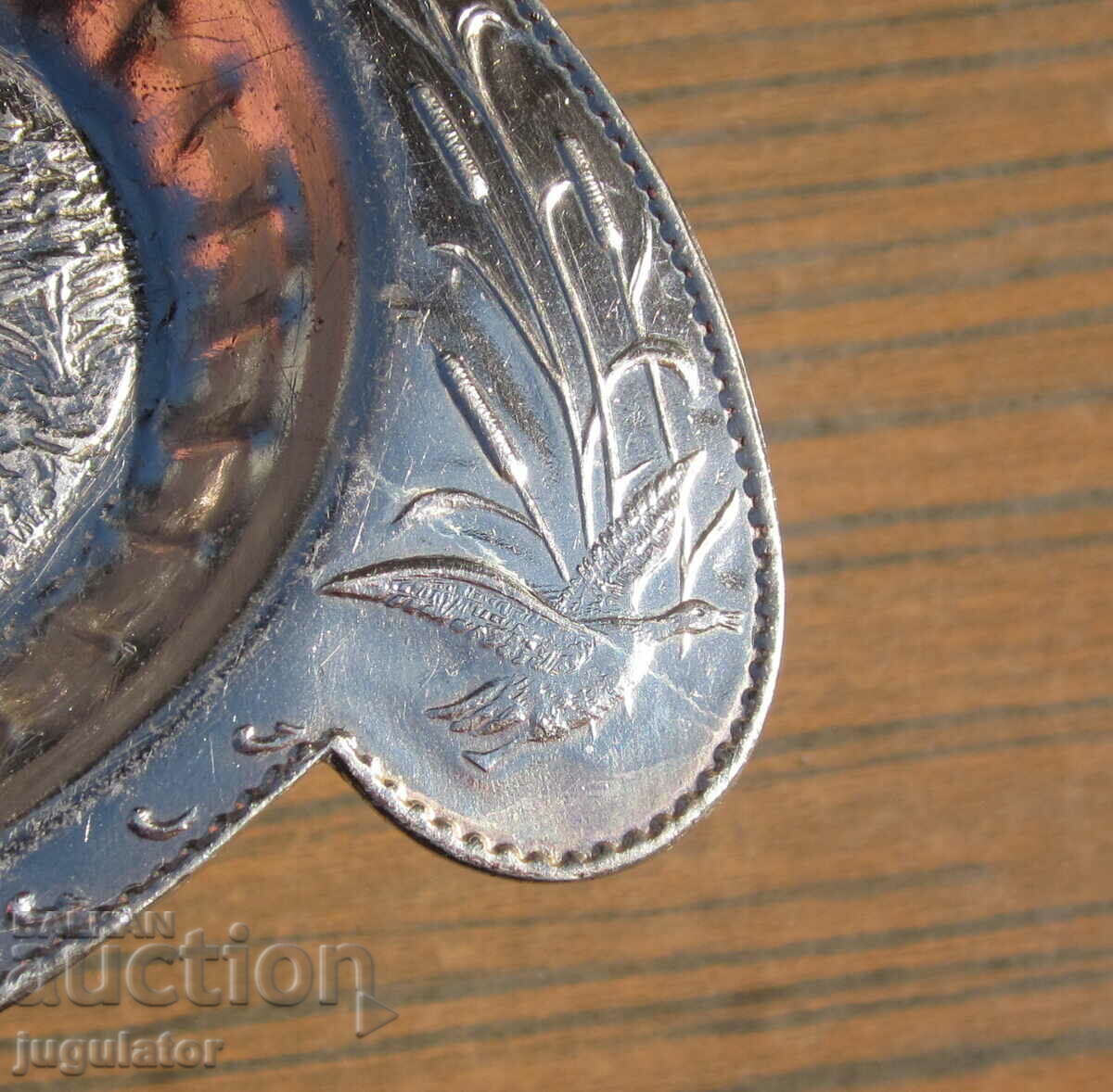 Auction old metal hunting nut bowl with hunting hounds Auction old metal hunting nut bowl with hunting hounds