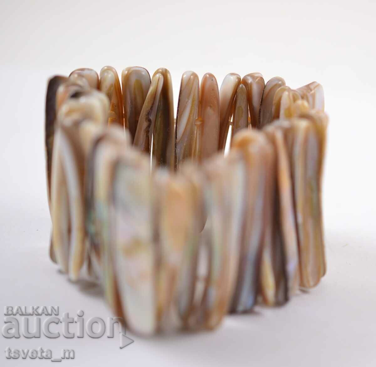 Stretch bracelet made of clam shell, mother of pearl with price 8.00 BGN | € 4.09 Stretch bracelet made of clam shell, mother of pearl with price 8.00 BGN | € 4.09
