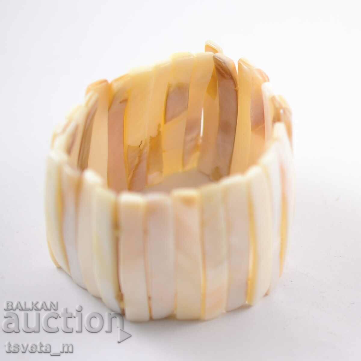 Auction  Stretch bracelet made of clam shell, mother of pearl