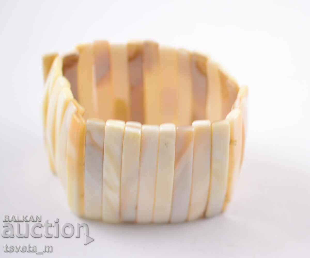 Stretch bracelet made of clam shell, mother of pearl