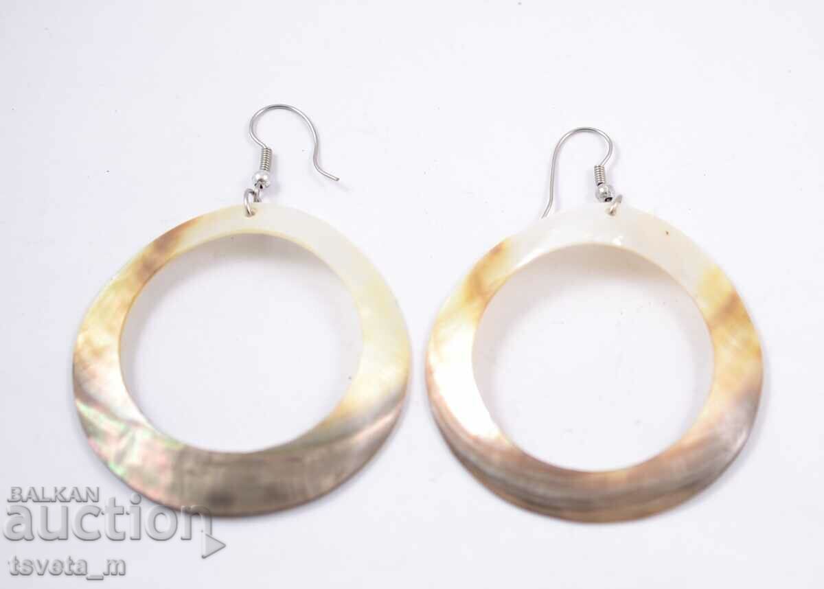 Clam shell earrings, mother of pearl