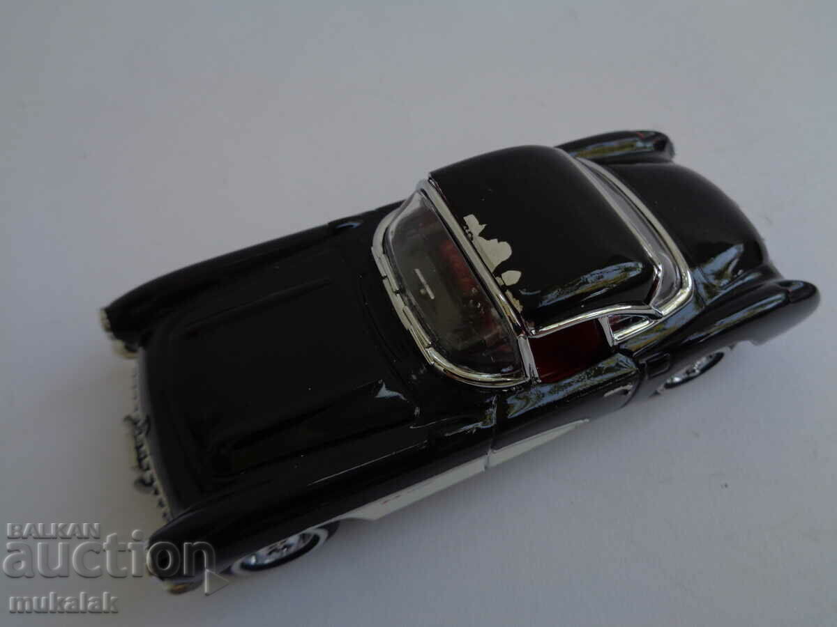 1:43 DINKY MATCHBOX CHEVROLET CORVETTE MODEL CAR - 6 1:43 DINKY MATCHBOX CHEVROLET CORVETTE MODEL CAR - 6