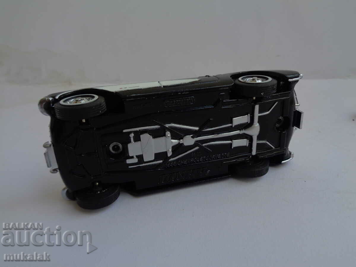 1:43 DINKY MATCHBOX CHEVROLET CORVETTE MODEL CAR - 7 1:43 DINKY MATCHBOX CHEVROLET CORVETTE MODEL CAR - 7