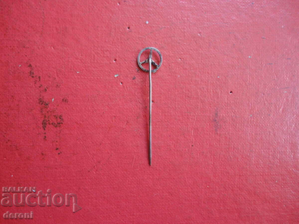 Delivery of Mercedes badge badge Delivery of Mercedes badge badge