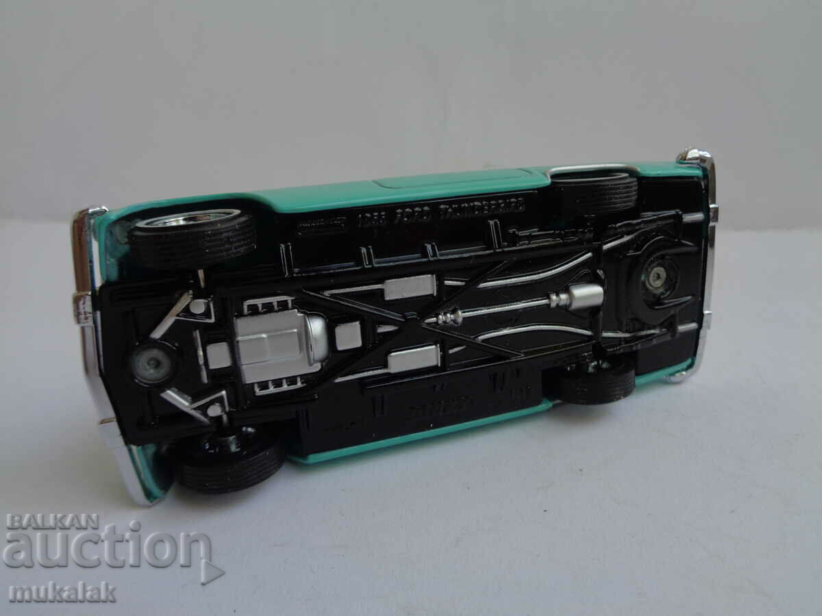 1:43 DINKY MACHBOX FORD THUNDERBIRD MAȘINĂ MODEL - 6 1:43 DINKY MACHBOX FORD THUNDERBIRD MAȘINĂ MODEL - 6