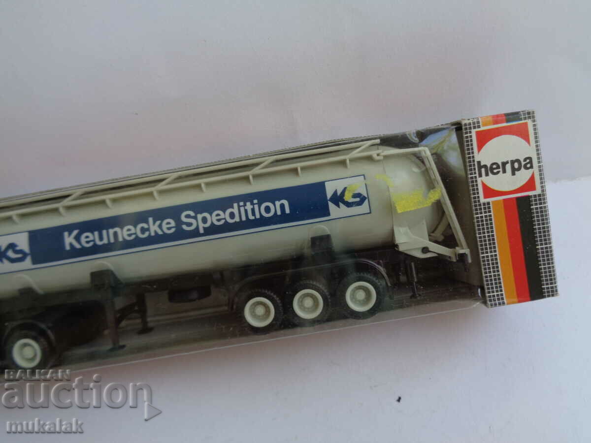 Delivery of HERPA H0 1/87 MERCEDES BENZ TRUCK TANK MODEL TROLLEY