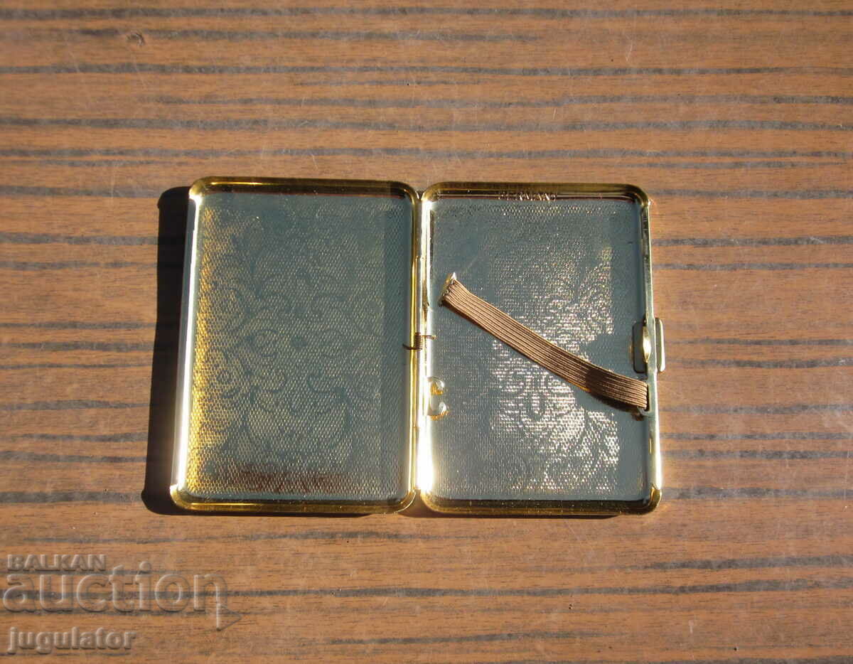 Delivery of antique German gilt snuffbox with ornaments Delivery of antique German gilt snuffbox with ornaments