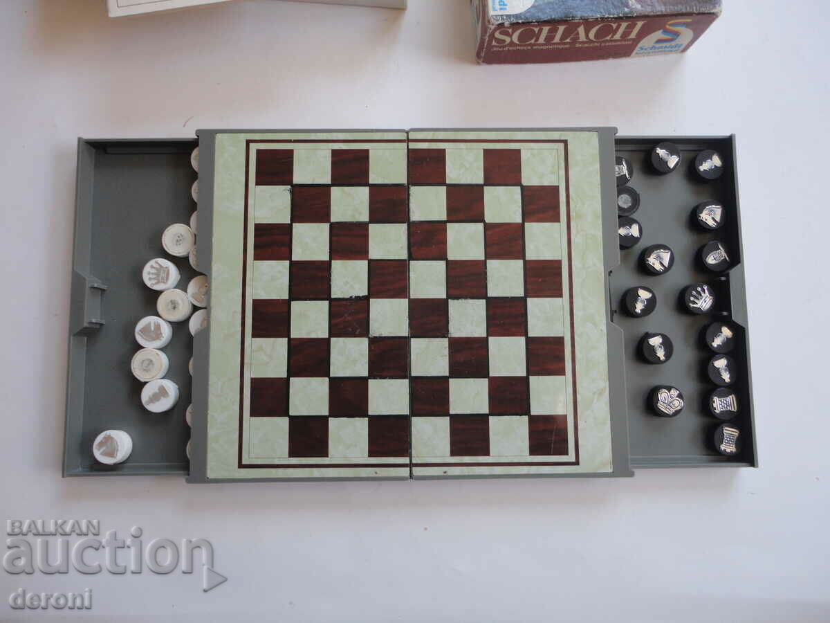 Delivery of Japanese magnetic chess Delivery of Japanese magnetic chess