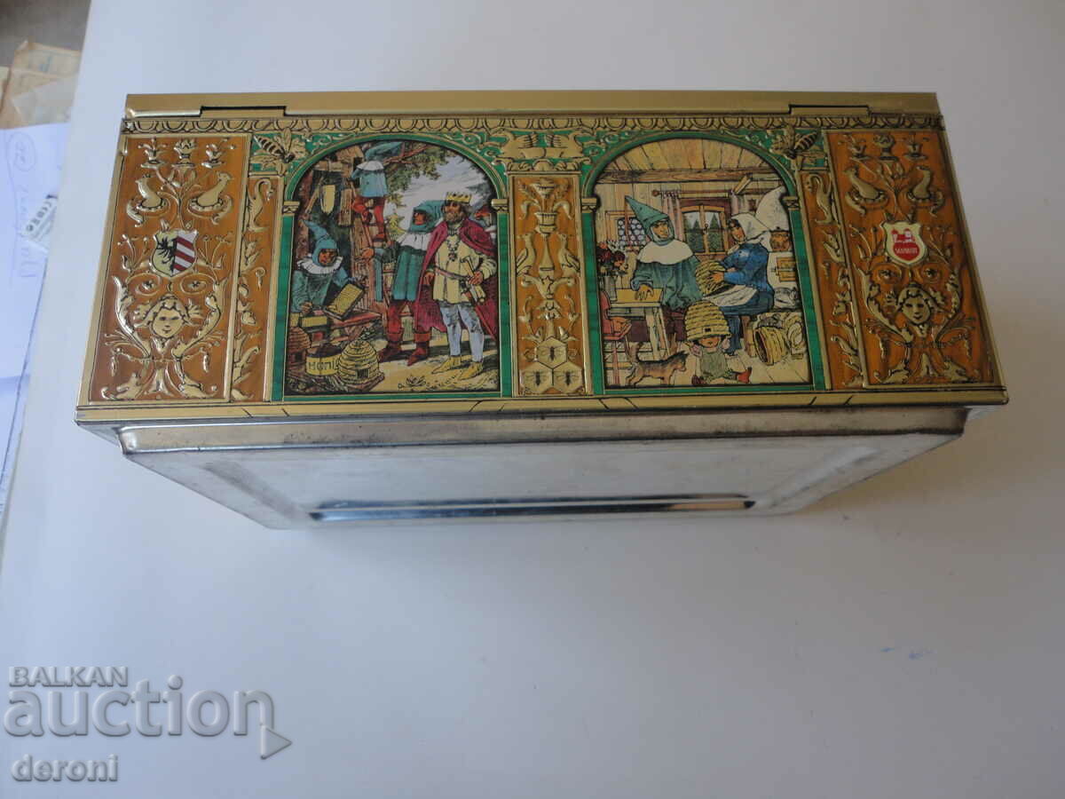 Auction  Unique tin box casket