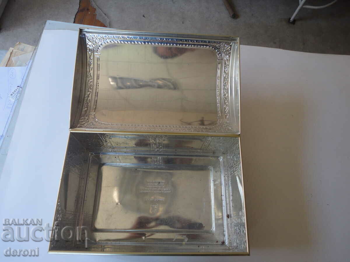 Unique tin box casket - 6