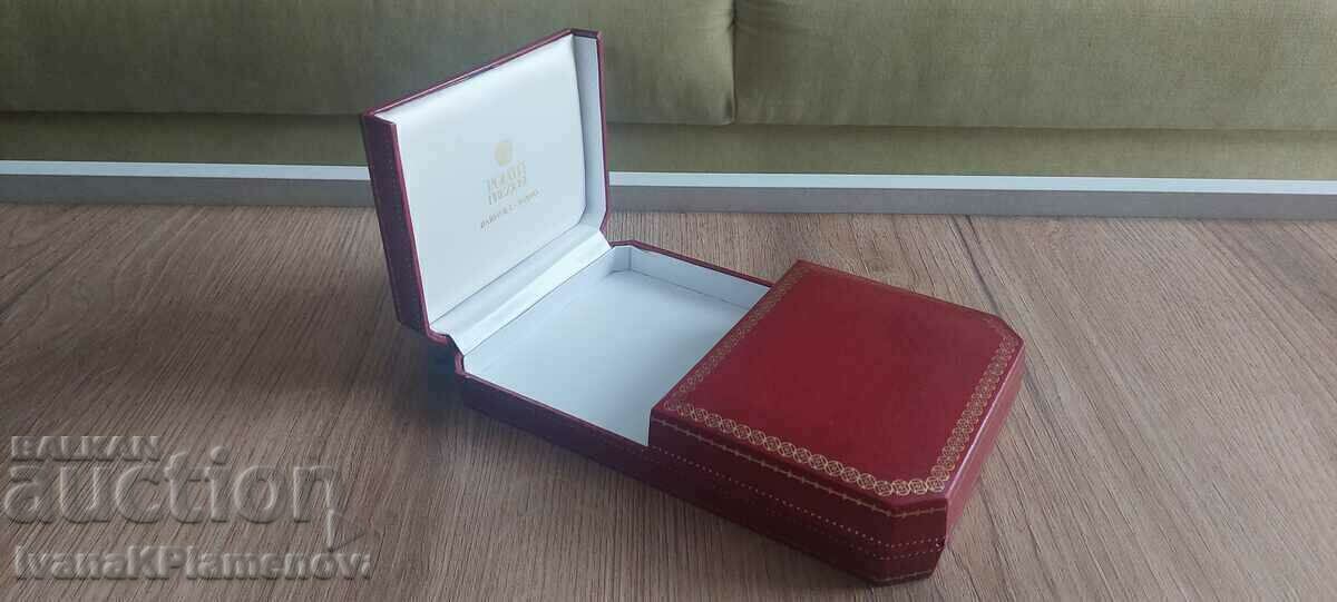 Delivery of A jewel box for collectors Delivery of A jewel box for collectors