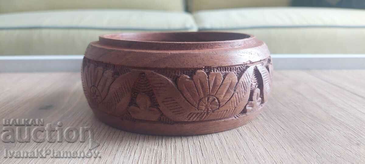 Auction  Wood carving bowl