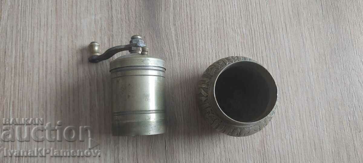 Delivery of Grinder bronze Delivery of Grinder bronze